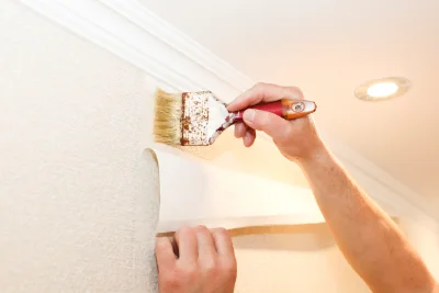 Pose de papier peint à Landrévarzec — revêtements muraux et toiles de verre